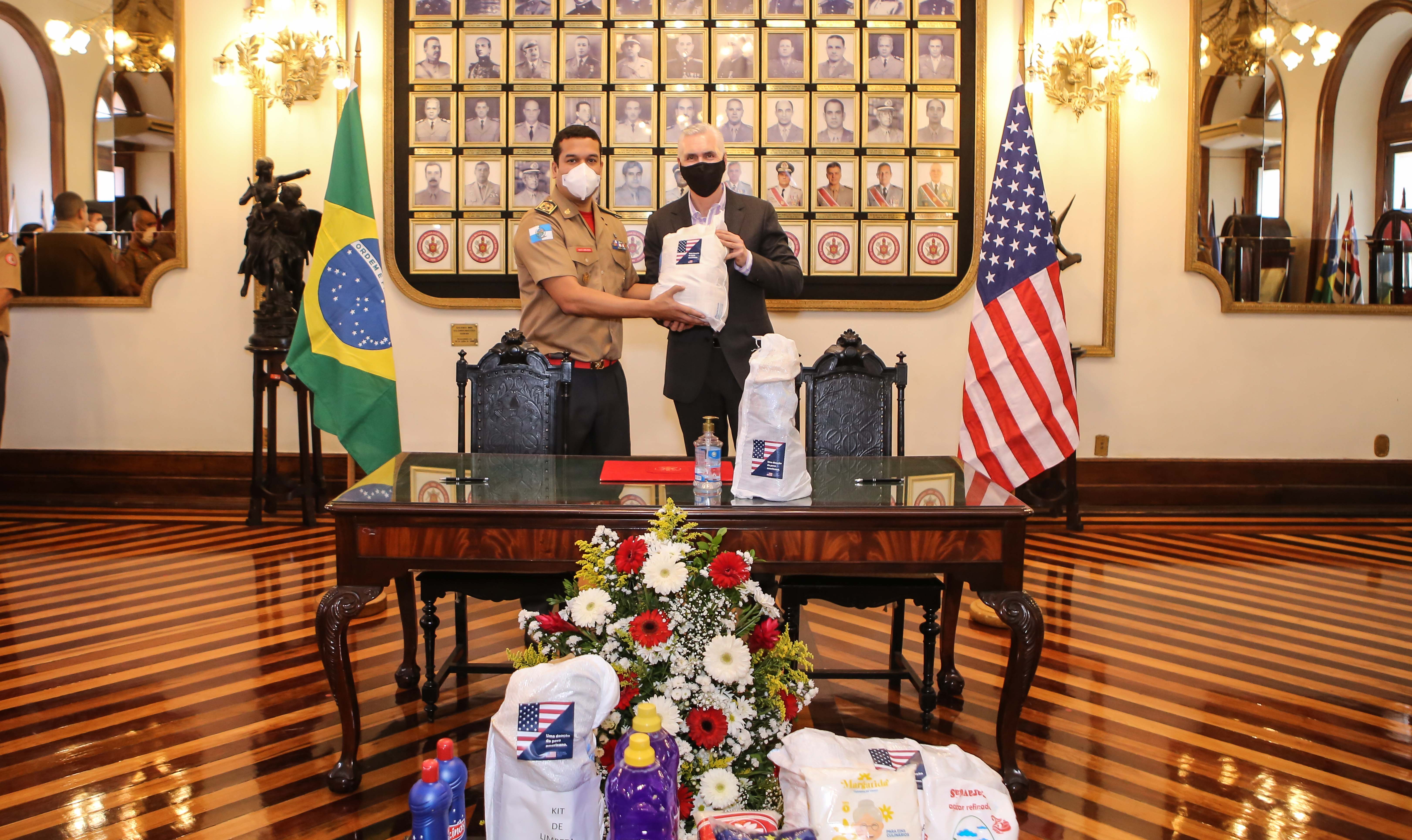 Sedec-RJ recebe doação de cestas básicas e kits de higiene do Governo dos Estados Unidos