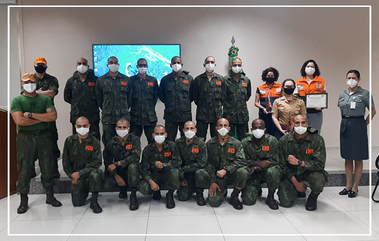 Escola de Defesa Civil ministra instruções na Escola de Saúde da Marinha