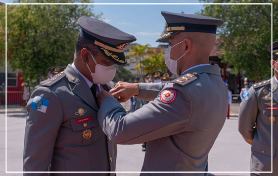 No Dia do Professor, profissionais recebem a Medalha do Mérito Ensino e Instrução