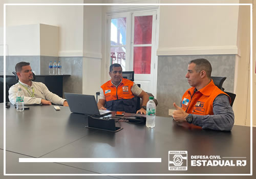 Reunião estratégica entre Defesa Civil RJ, CBMERJ e INEA propõe ações coordenadas para prevenção e resposta a incêndios florestais
