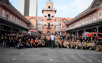 Jovens aprendizes da LBV visitam o Corpo de Bombeiros do Rio